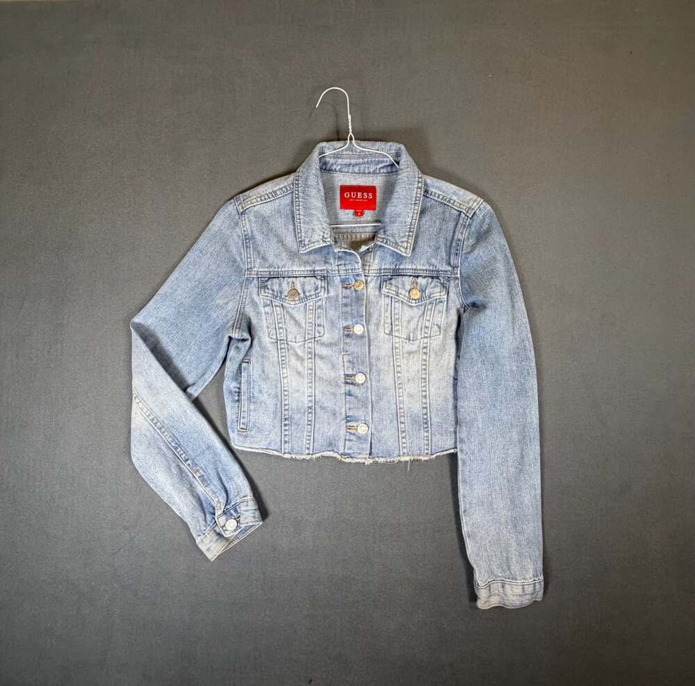 GUESS Cropped Denim Jacket Medium Light Wash Raw Hem Y2K - Picture 2 of 6